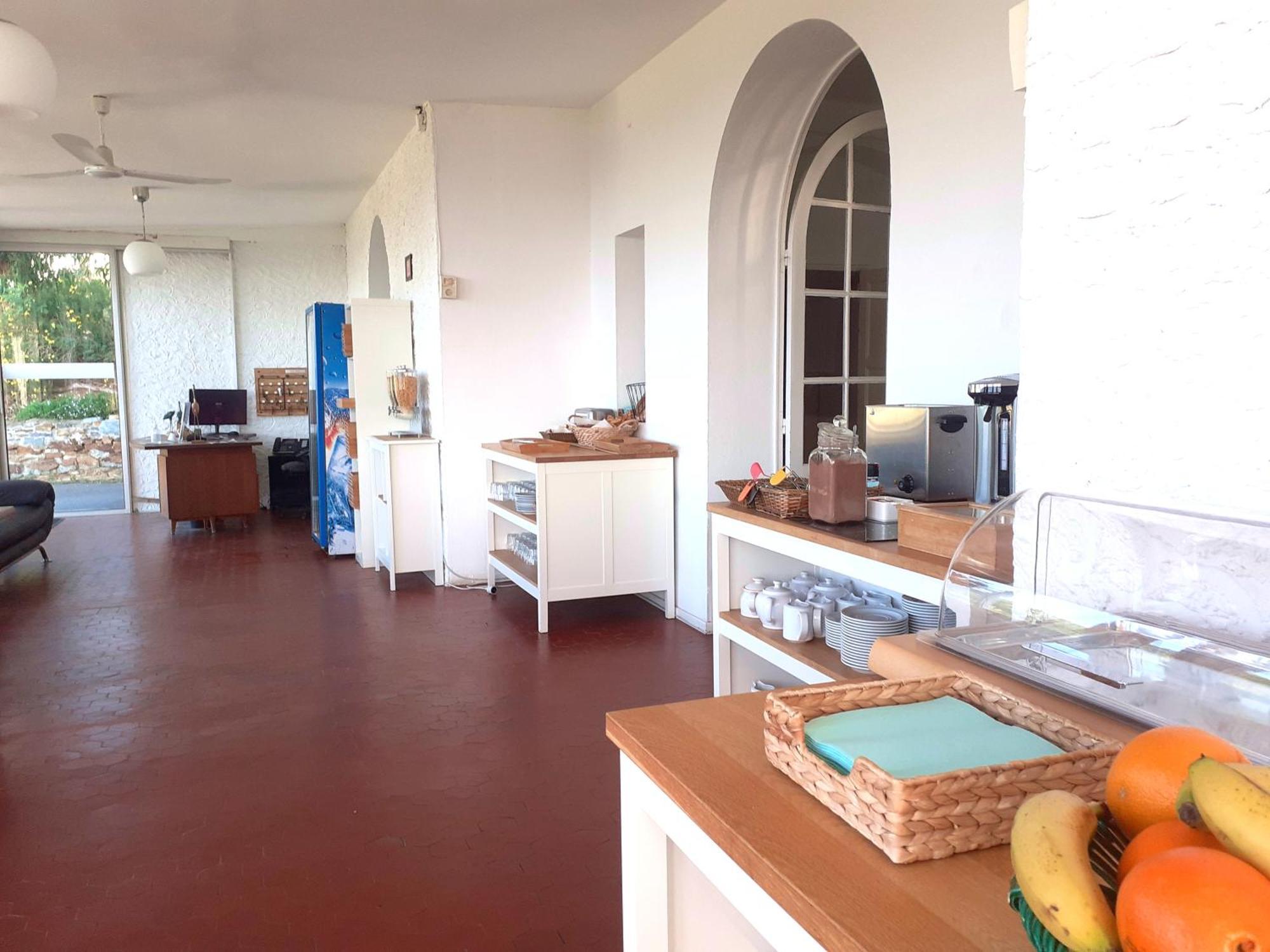 Azur Hotel 3*
